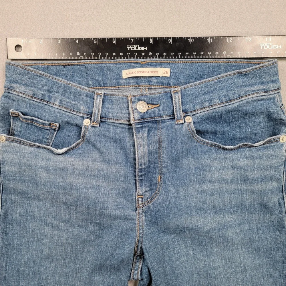 Women's Levi Strauss Classic Bermuda Shorts, Medium,‎ Size 28, Pre-Owned